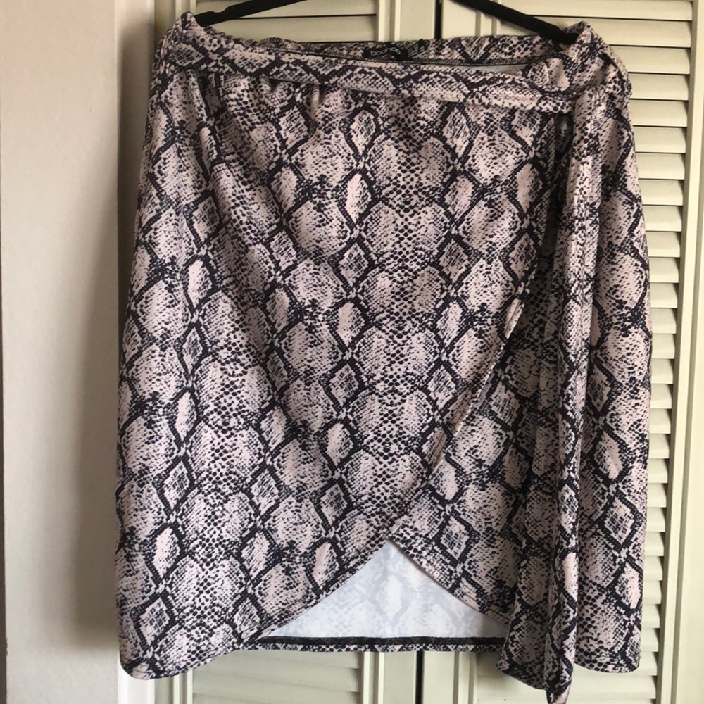 BUNDLE 3=$20 Snake print skirt